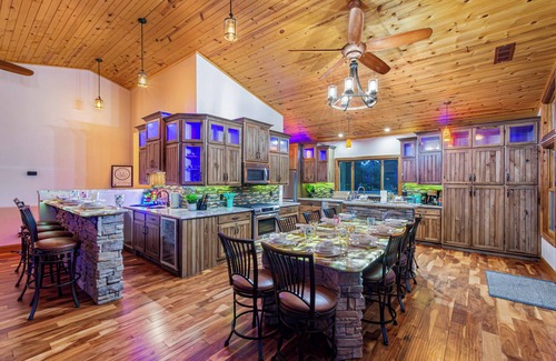 Rocky Mount House | Stunning View! Kayaks, Lily Pad and more!