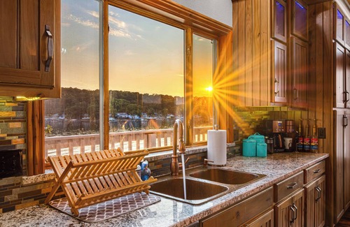 Rocky Mount House | Stunning View! Kayaks, Lily Pad and more!