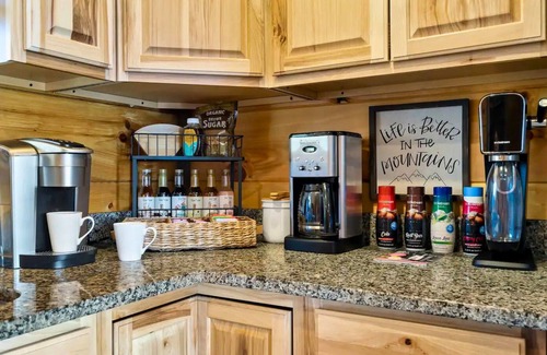 Sevierville House | Stunning Views, 5 BD, Indoor Heated Pool, Hot Tub