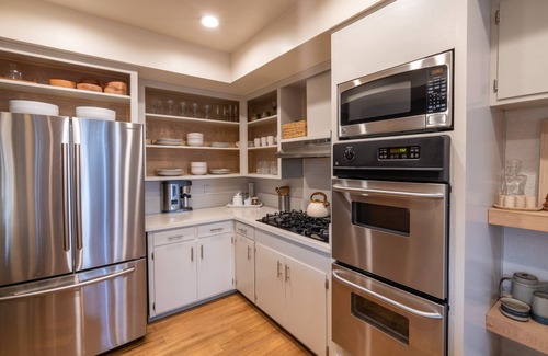 Three Rivers House | STUNNING VIEWS, CRISP IMMACULATE MOUNTAIN TOP HOME WITH HOT TUB