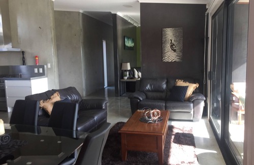 Martinborough House | Stunning views of the Tararuas and adjacent vineyard