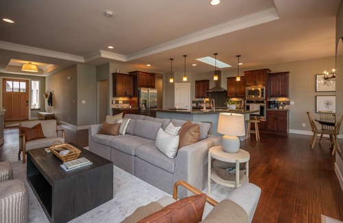 Southern Crossing House | Stunning Views of Farewell Bend Park at Alderwood Circle! 30 day+ exec rental
