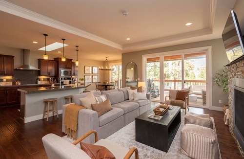 Southern Crossing House | Stunning Views of Farewell Bend Park at Alderwood Circle! 30 day+ exec rental