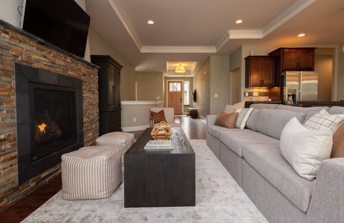 Southern Crossing House | Stunning Views of Farewell Bend Park at Alderwood Circle! 30 day+ exec rental
