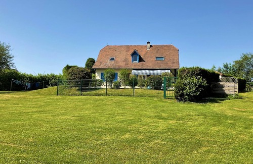 Ogeu-Les-Bains House | Stunning views of the Pyrenees, large secluded garden & private heated pool