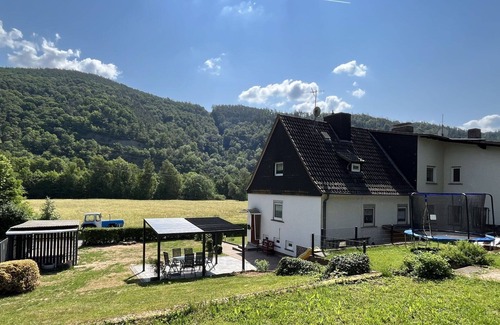 Edertal House | Stunning villa for 4 people with WIFI, TV, patio and pets allowed