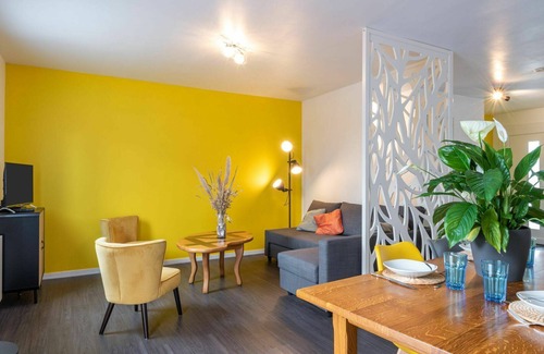 Denneville House | Stunning villa for 4 guests with WIFI, TV, terrace and pets allowed