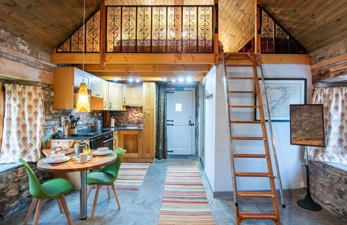 Invermoriston House | Stunning villa for 2 guests with WIFI