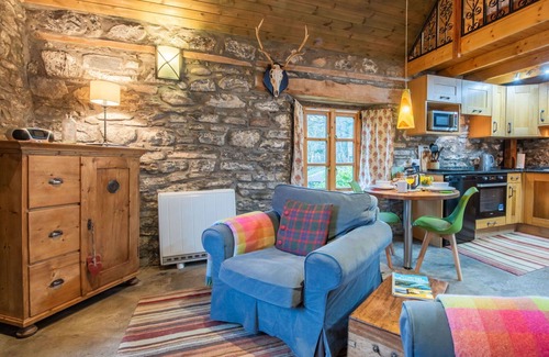 Invermoriston House | Stunning villa for 2 guests with WIFI
