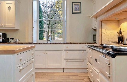 Tormarton House | Stunning villa for 16 guests with pool, WIFI