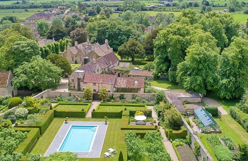 Tormarton House | Stunning villa for 16 guests with pool, WIFI