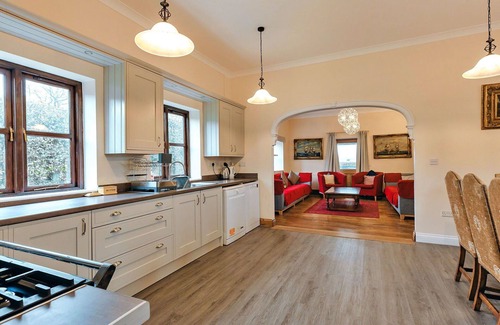 Craven Arms House | Stunning villa for 12 guests with pool, WIFI and terrace