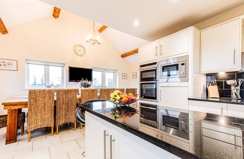 Holywell House | Stunning villa for 14 guests with WIFI