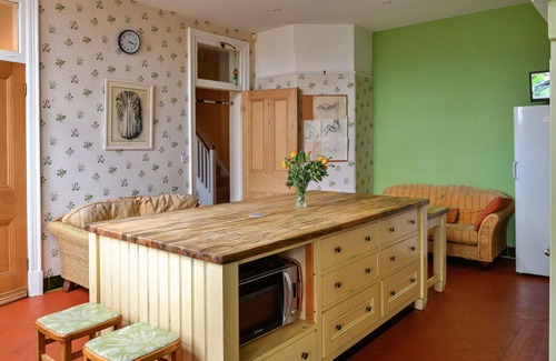 Carlisle House | Stunning villa for 19 guests with hot tub, WIFI, TV, terrace and pets allowed