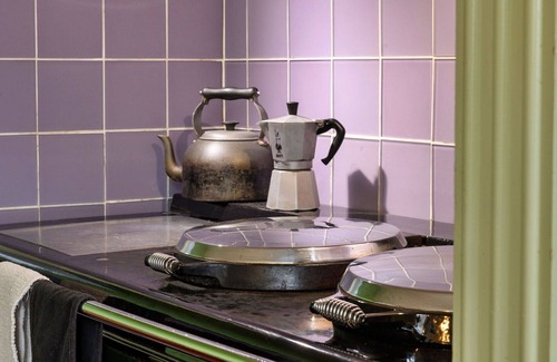 Carlisle House | Stunning villa for 19 guests with hot tub, WIFI, TV, terrace and pets allowed