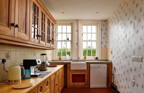 Carlisle House | Stunning villa for 19 guests with hot tub, WIFI, TV, terrace and pets allowed