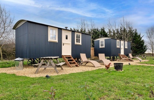 Brackley House | Stunning villa for 2 people with WIFI and pets allowed