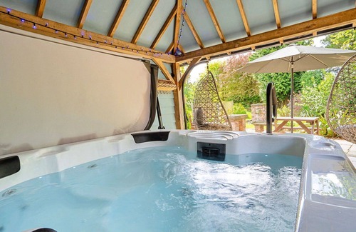 Tansley House | Stunning villa for 2 people with WIFI