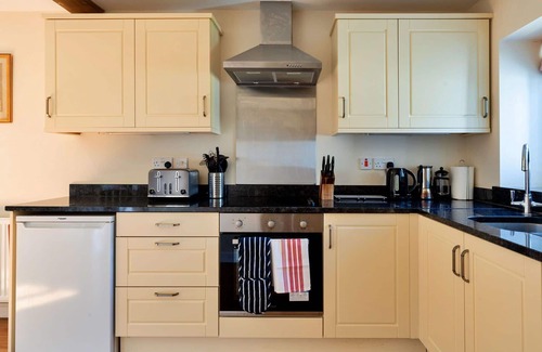 Freefolk House | Stunning villa for 4 guests with WIFI, TV, terrace and pets allowed