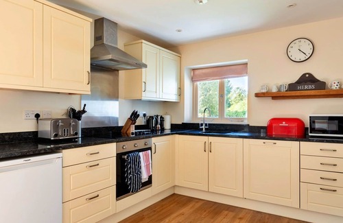 Freefolk House | Stunning villa for 4 guests with WIFI, TV, terrace and pets allowed