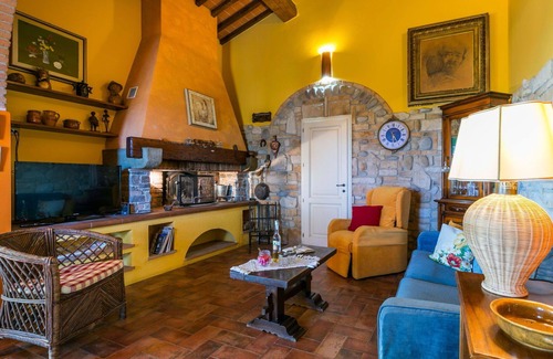 Fucecchio Villa | Stunning villa for 4 guests with WIFI, private pool and TV