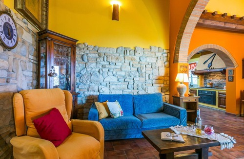 Fucecchio Villa | Stunning villa for 4 guests with WIFI, private pool and TV