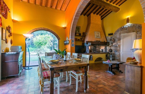 Fucecchio Villa | Stunning villa for 4 guests with WIFI, private pool and TV