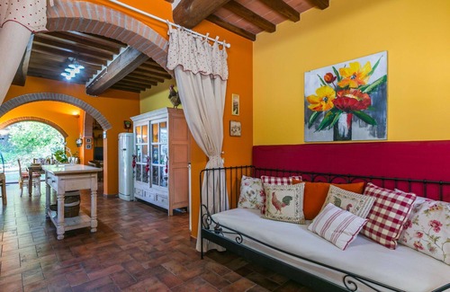 Fucecchio Villa | Stunning villa for 4 guests with WIFI, private pool and TV