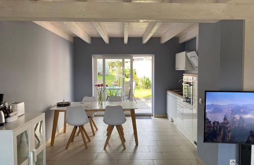 Kroeslin House | Stunning villa for 4 people with A/C, WIFI, TV, terrace and pets allowed