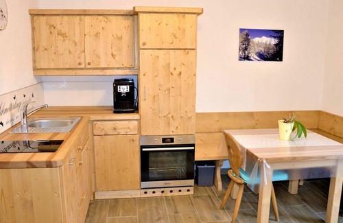 Leithen Villa | Stunning villa for 4 people with WIFI, TV and balcony