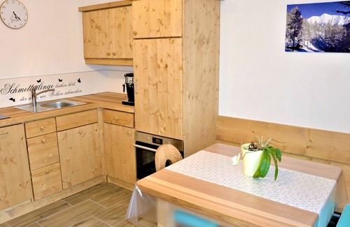 Leithen Villa | Stunning villa for 4 people with WIFI, TV and balcony