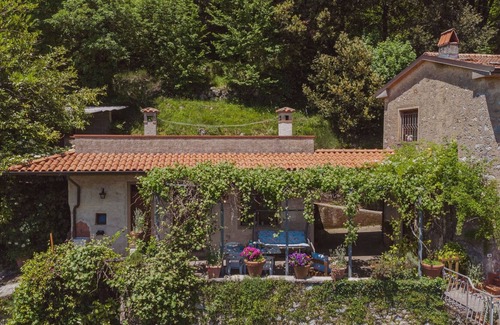 Camaiore Villa | Stunning villa for 5 people with WIFI, TV, terrace, pets allowed and parking