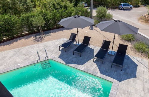 Sveti Ivan Dobrinjski House | Stunning villa for 5 people with WIFI, A/C, hot tub, private pool, TV, terrace and pets allowed