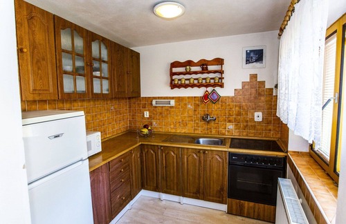 Tatobity House | Stunning villa for 6 guests with WIFI, TV and patio
