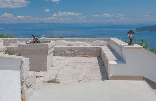 Sveta Jelena House | Stunning villa for 6 people with A/C, WIFI, TV, terrace and pets allowed