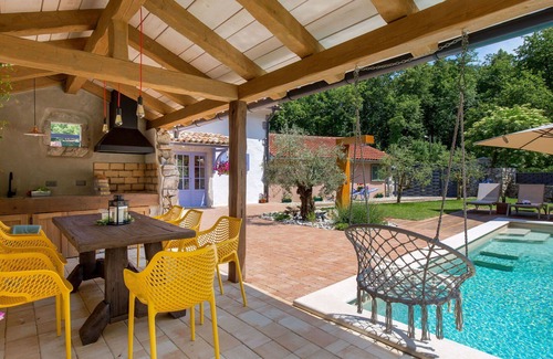 Mucici House | Stunning villa for 6 people with private pool, A/C, WIFI, TV, patio and pets allowed