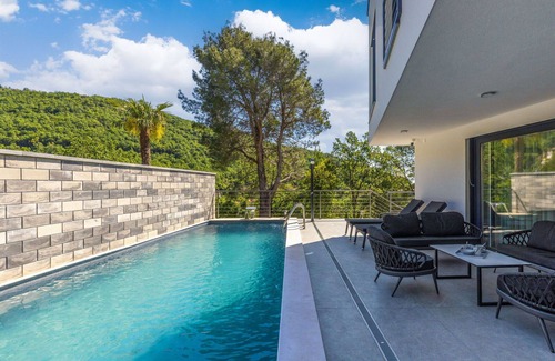 Sucici House | Stunning villa for 6 people with A/C, private pool, WIFI, hot tub, TV and terrace