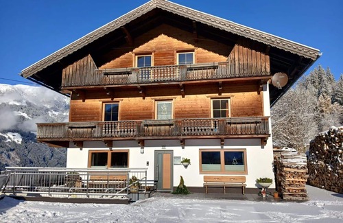 Hainzenberg Villa | Stunning villa for 7 guests with WIFI, TV and balcony