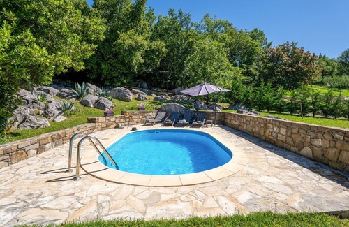 Grabri House | Stunning villa for 7 guests with private pool, WIFI, hot tub, A/C, TV and pets allowed