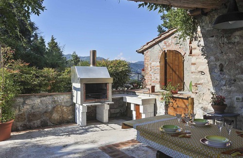 Villabuona Villa | Stunning villa for 8 guests with private pool, WIFI, TV, veranda and panoramic view, close to L.