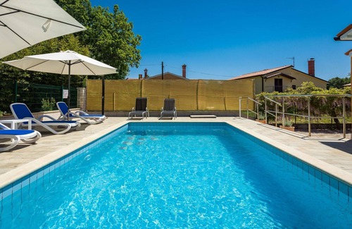 Vinez House | Stunning villa for 8 people with A/C, private pool, WIFI, TV and terrace