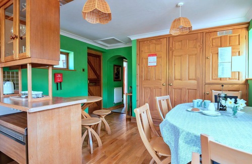 Llanidloes House | Stunning villa for 6 guests with WIFI and terrace