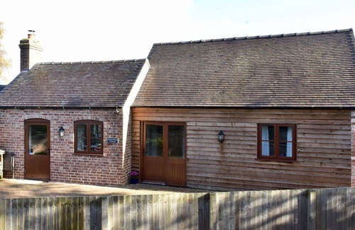 Wollerton House | Stunning villa for 3 people with TV and pets allowed
