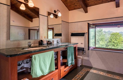 Cortazzone House | Stunning villa for 8 people with private pool, TV, patio, pets allowed and panoramic view