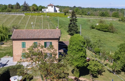 Mombaruzzo House | Stunning villa for 4 guests with WIFI, TV, patio and pets allowed
