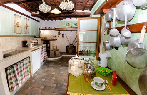Massa e Cozzile Villa | Stunning villa for 5 guests with private pool, WIFI, TV, veranda and pets allowed