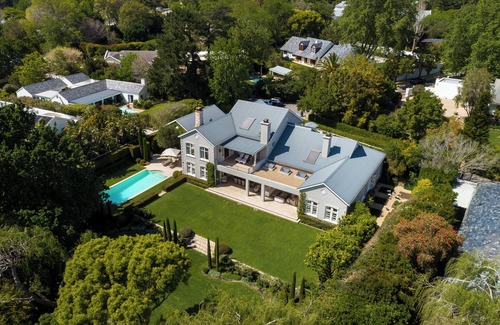 Constantia Villa | Stunning villa with mountain views and pool in Constantia