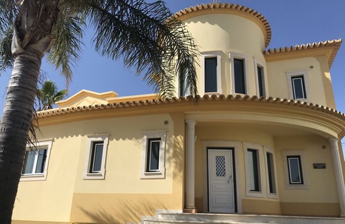 Vale Covo Villa | Stunning Villa with Private Infinity Pool, hot tub and fire-pit