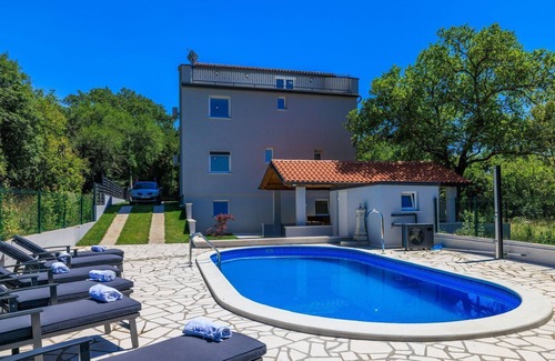 Tribalj House | Stunning villa with whirlpool, private pool, outdoor shower, fitness room, washing machine