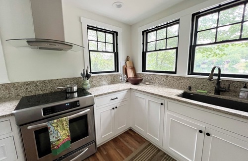 Ludlow House | Stunning VT Lakefront and Ski House - Hottub, Fast Wifi, A/C, & Firepit